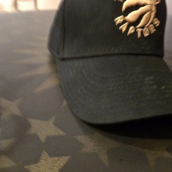 Youth Toronto Raptors hat - Picture 3 of 9